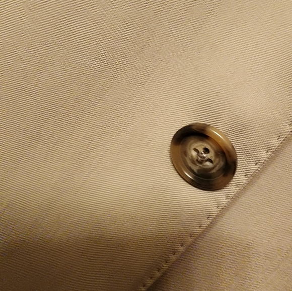 Ermenegildo Zegna tan silk/ wool suit. - Picture 4 of 15